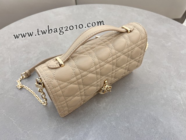 Dior专柜2024新款迪奥高仿原单黑色漆皮革藤格纹Miss肩背斜挎手提包 djfk1328